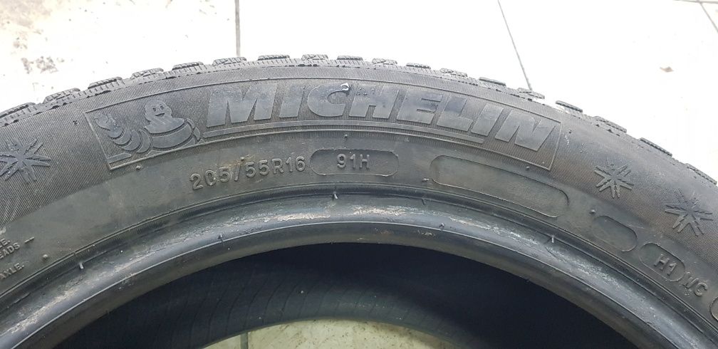 Шини зимові Michelin 205/55 R16