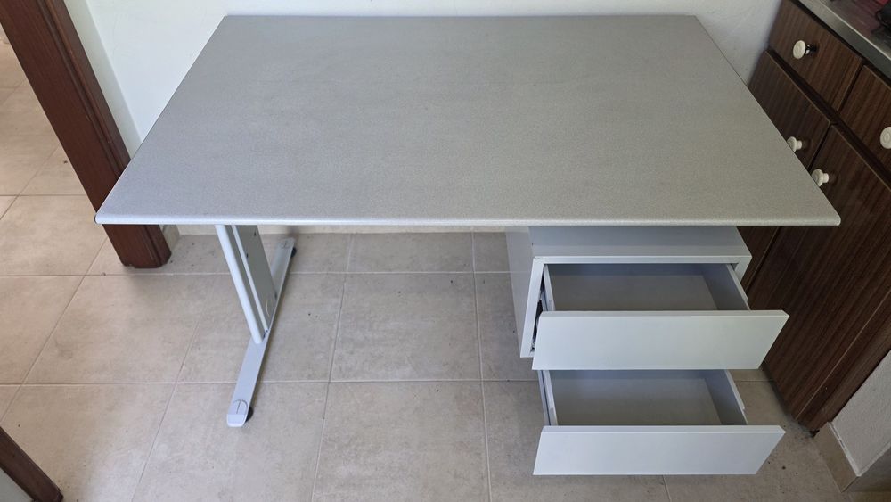 Vendo secretária de escritório