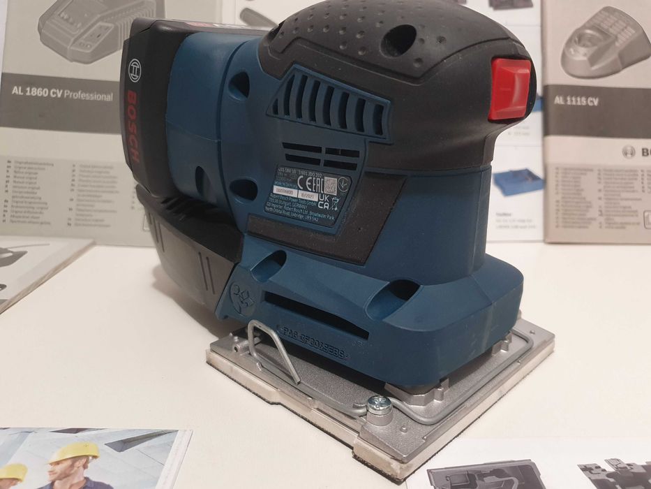 Ładny komplet BOSCH GSS 18V-10 szlifierka oscylacyjna aku 18v nowa