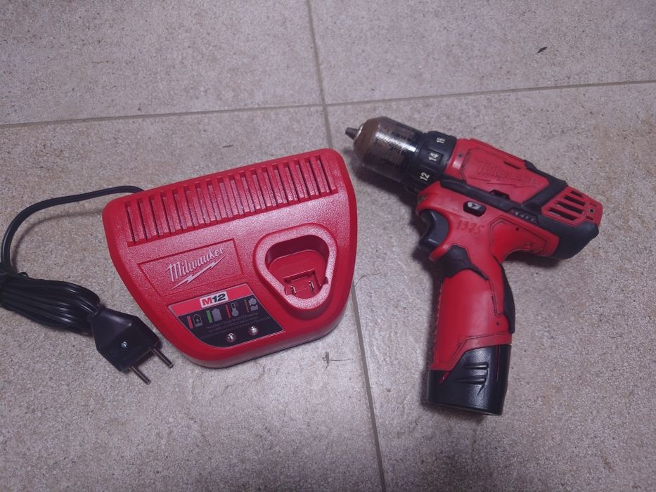 Шуруповерт milwaukee 12 v.