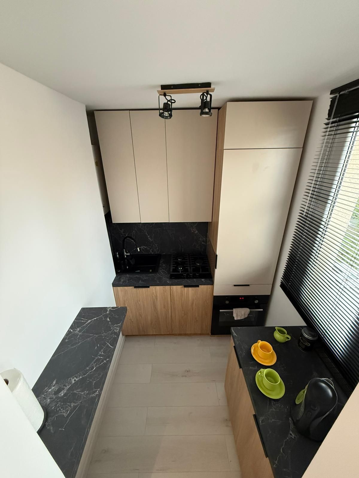 Nowoczesna kawalerka z wydzieloną sypialnią w centrum