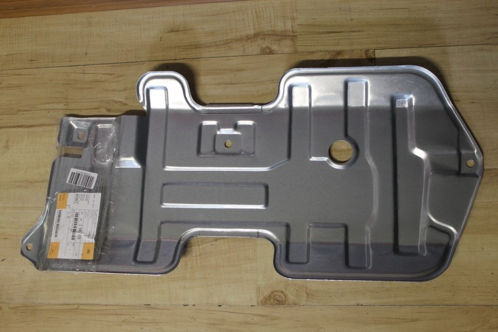 BMW E30 Nowa Osłona Termiczna Tłumika Tył Izolacja Oryginał Części BMA