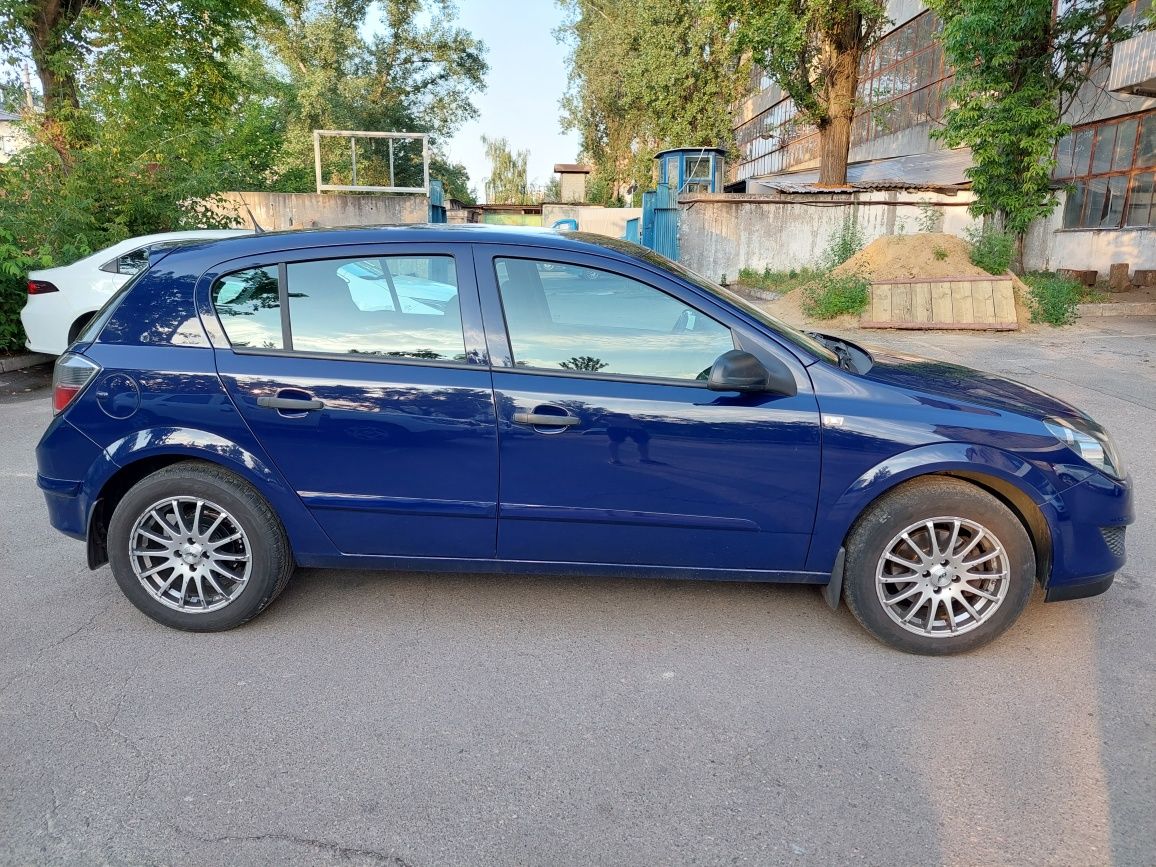 Opel Astrs H 2007 год 5500$