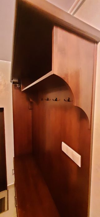 Przedpokój szafka z drewna na buty, wieszak, szuflady, siedzisko,