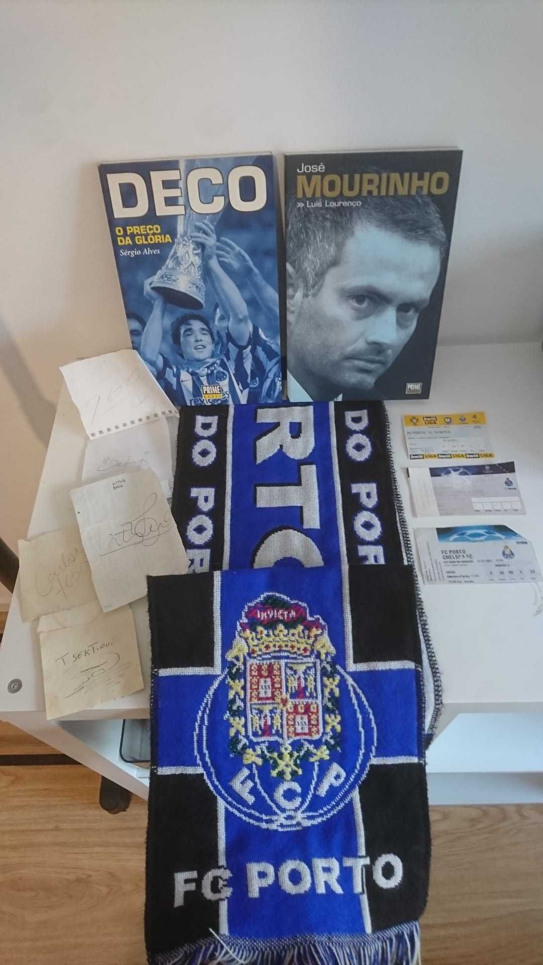 Pack do adepto FC Porto-Livros, autógrafos, bilhetes antigos, cachecol