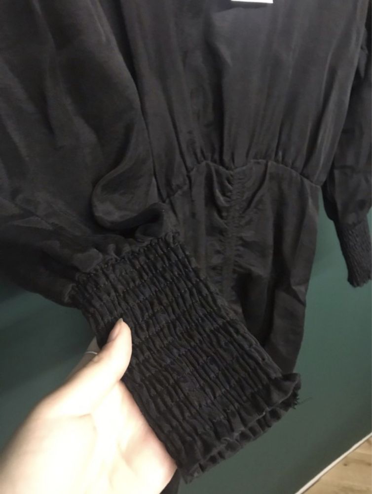 Czarna sukienka Zara z bufkami r. XS