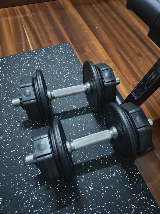 Banco de musculação com pesos