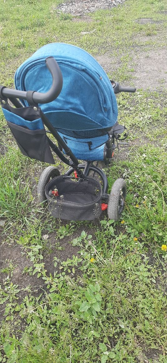 Продам трёхколёсный велосипед с музыкой, с родительской рукой 2 в 1. Х