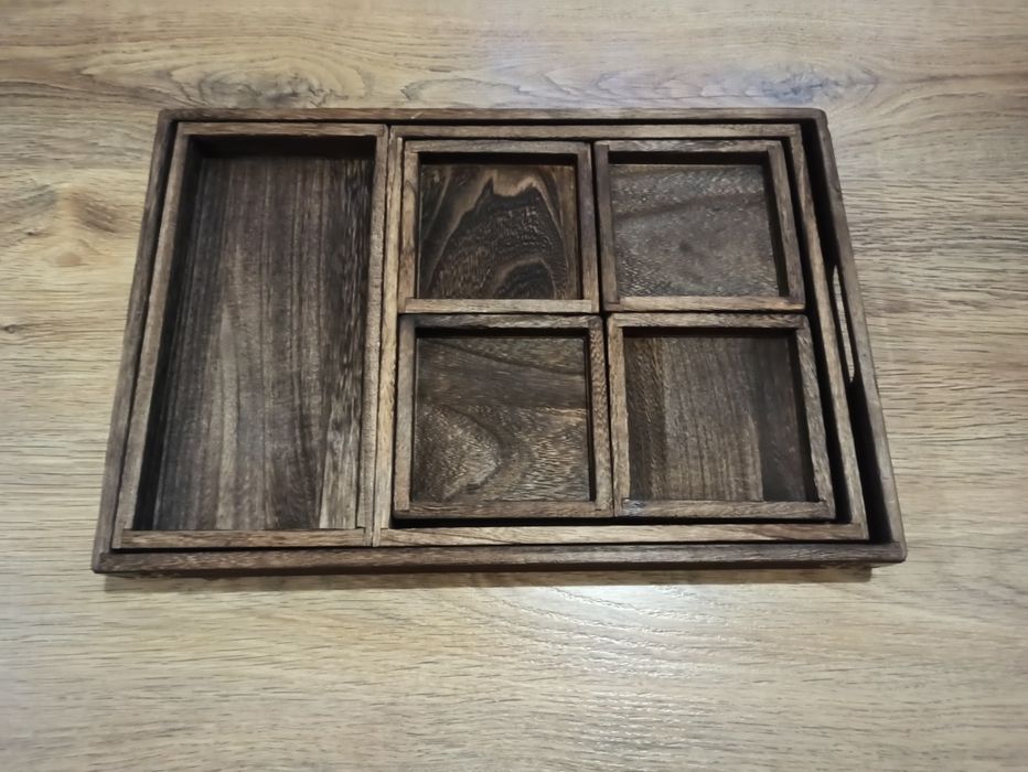 7 drewnianych tac z uchwytami