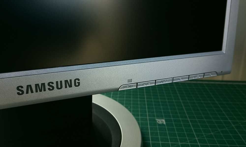 Monitor 17'' Samsung Syncmaster 701N Prateado - RETROGAMING