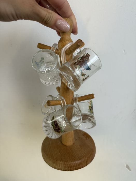 Kieliszki mini kufelki retro vintage prl drewniany stojak