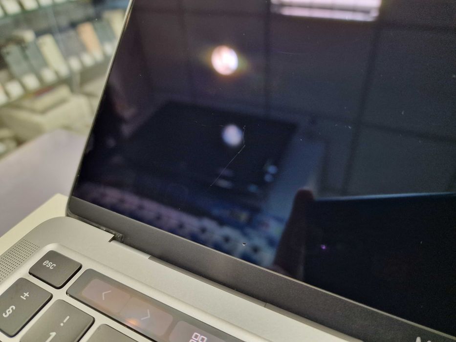 Macbook PRO 13 2020/ M1/ 8GB/ 256GB/ Space Gray/ 71 cykli/ Grade A-