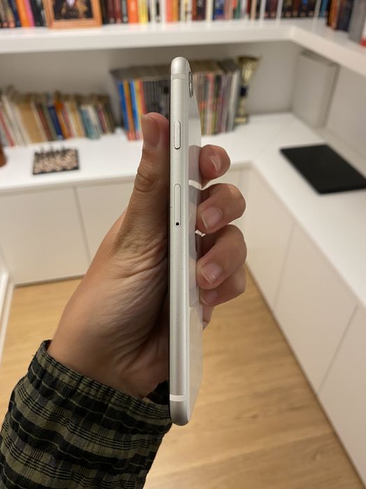 iPhone SE 64GB branco