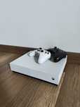 Xbox one s 1TB z 2 padami