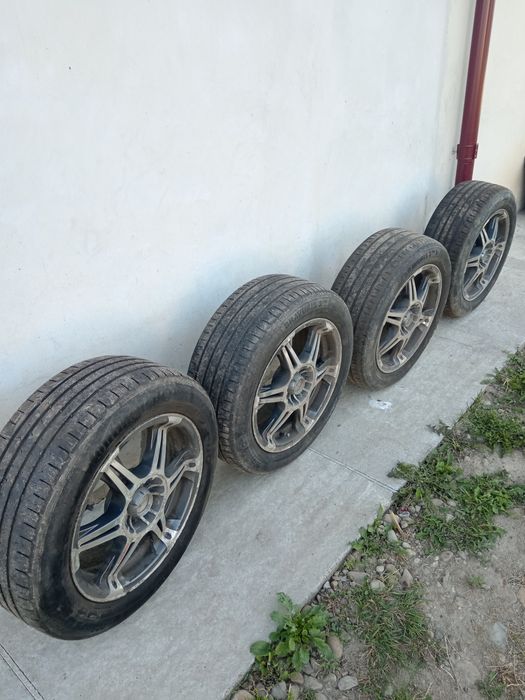 Продам комплект коліс з литими дисками для тойота авенсис 16