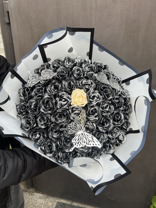 Букет из атласной ленты (51 роза)