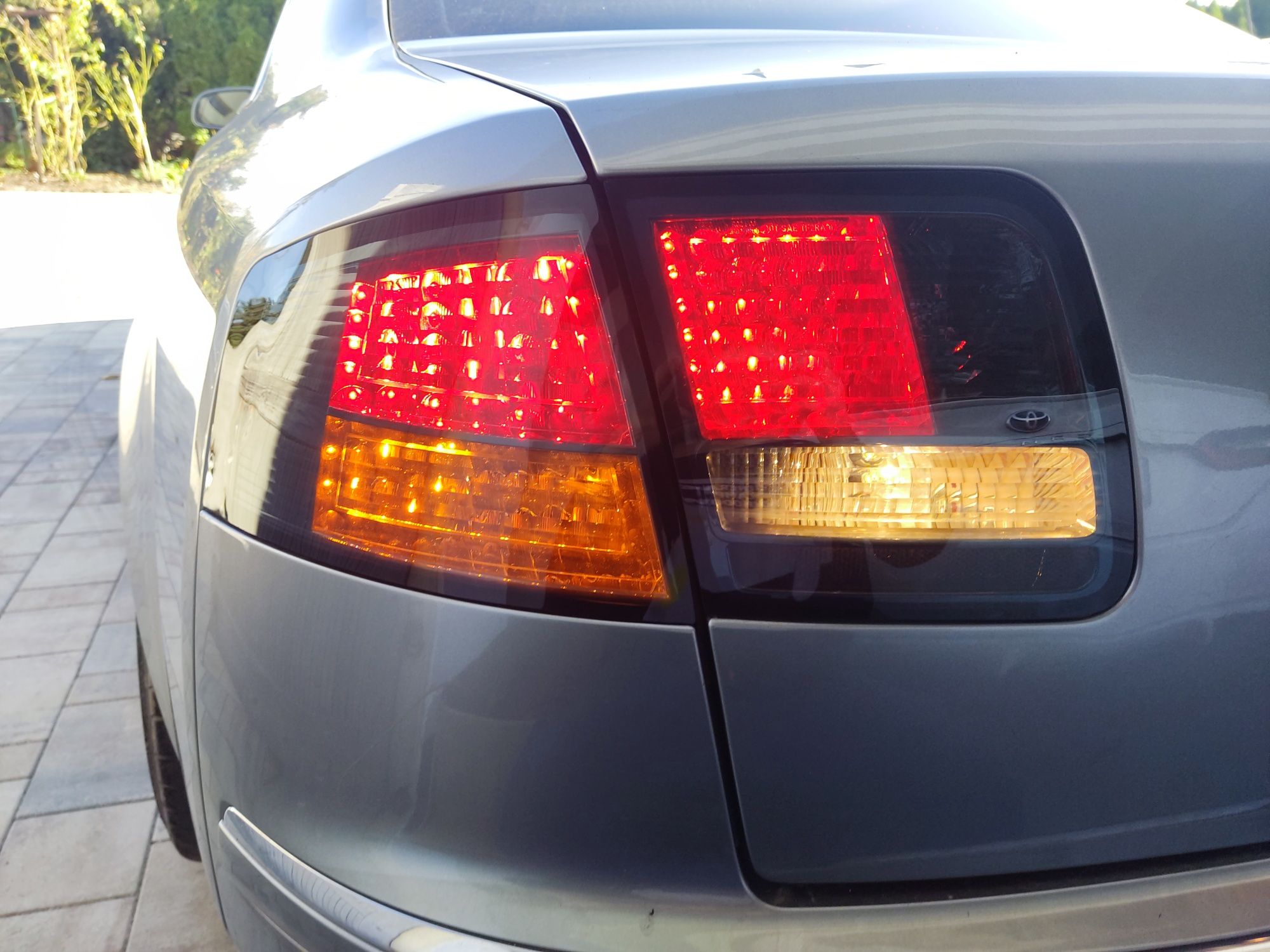 Klosz lampy/lampa klapa BIAŁY WSTECZNY audi A8 D3 L lub P