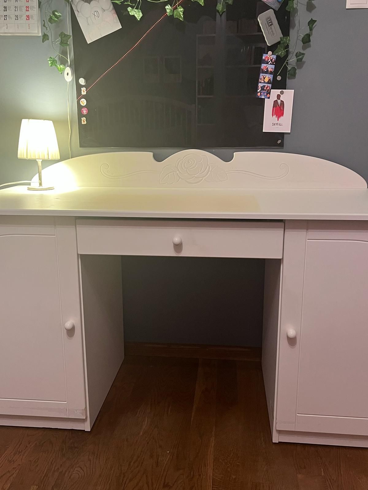 Białe solidne i pojemne biurko Meblik. 145×62x76cm. Piaseczno
