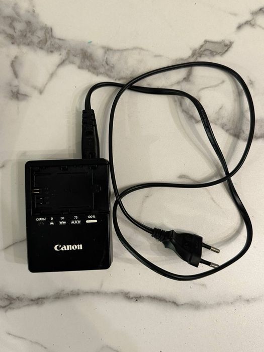 ПРОДАМ Canon eos 60D