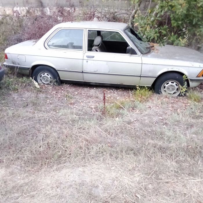 BMW   E 21. Para peças