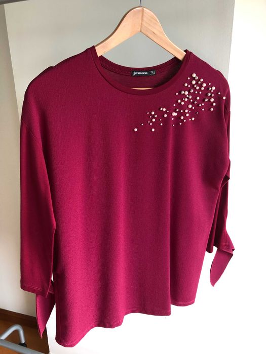 Blusa em bordeau com pérolas, da Stradivarius, Tamanho S