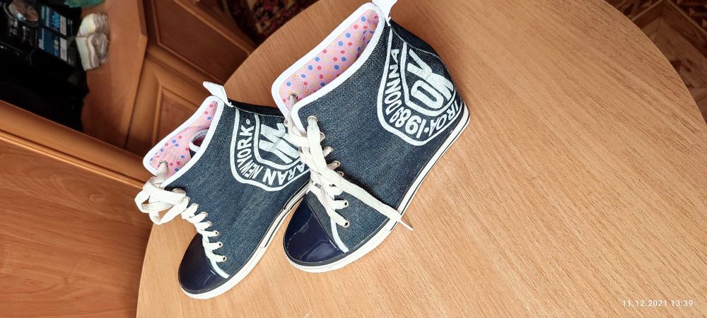 Сникерсы, джинсовые, новые