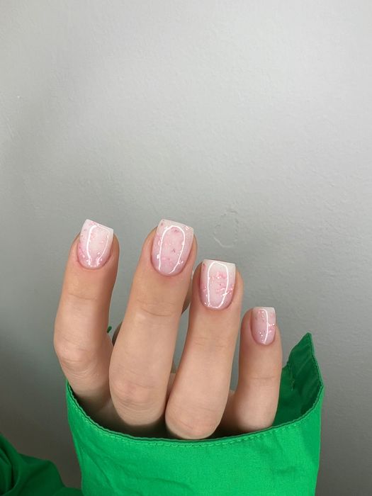 Працюю в Центрі Міста. Манікюр , гель лак+ укріпленя , нарощування)