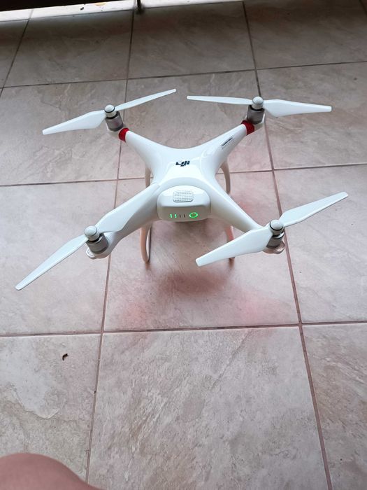 DJI Phantom 4, 2 baterie, dodatkowe śmigła