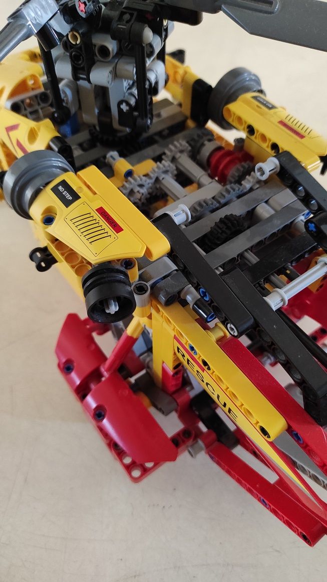 Lego Technic 9396 Rescue Helicopter