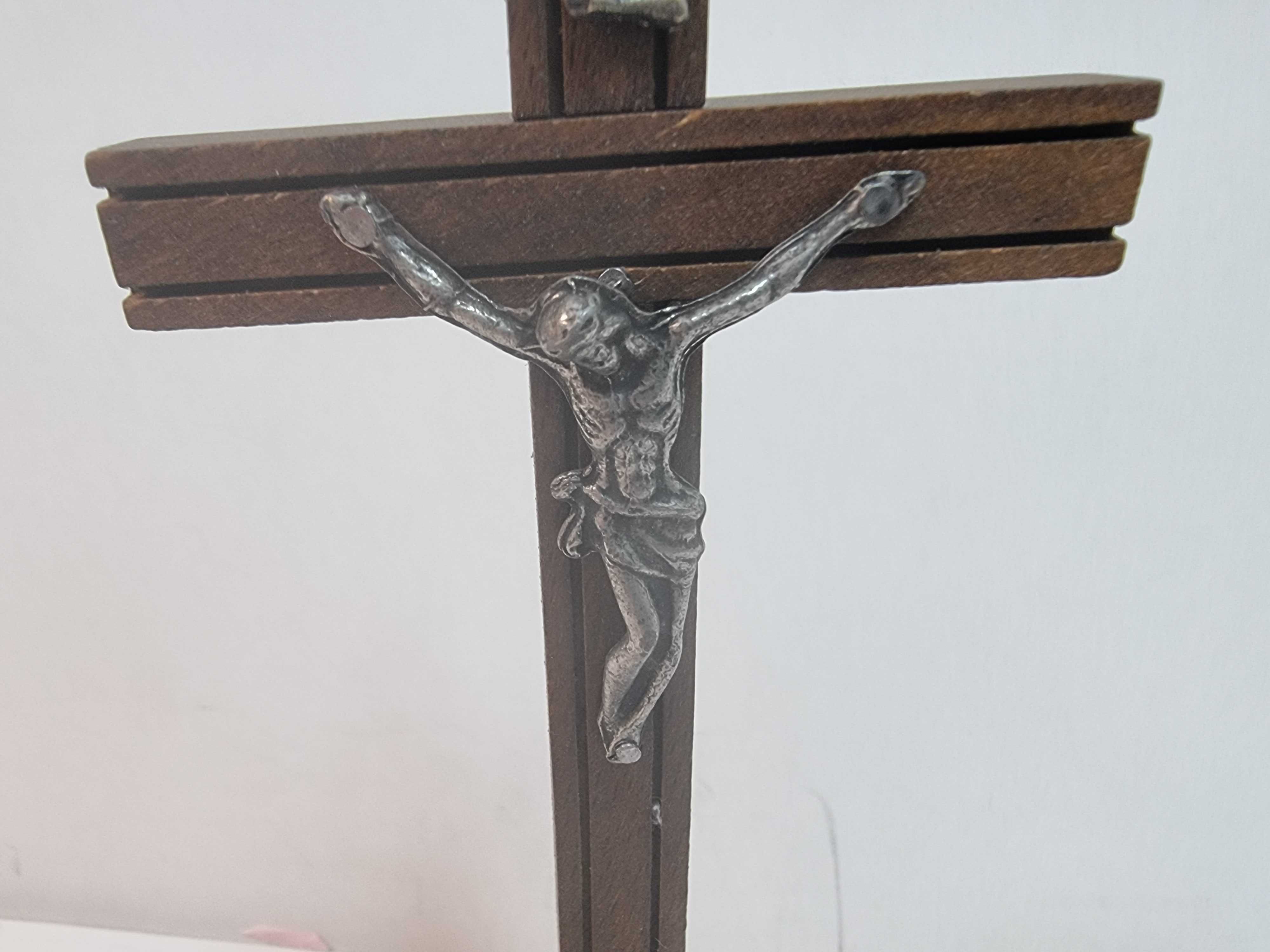 Figurka Krzyż stojący drewniany brązowy krzyże stojące brązowe drewno