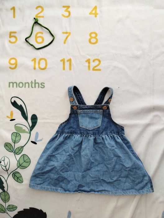 Jeansowa sukienka H&M r. 68 cm niebieska granatowa szelki z kieszonką