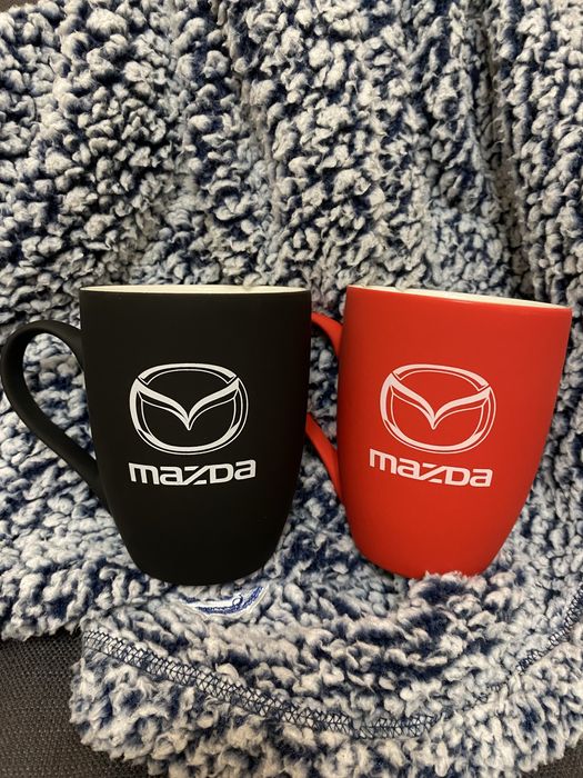 Чашка (горнятко) з логотипом Mazda. Колір чорний/червоний