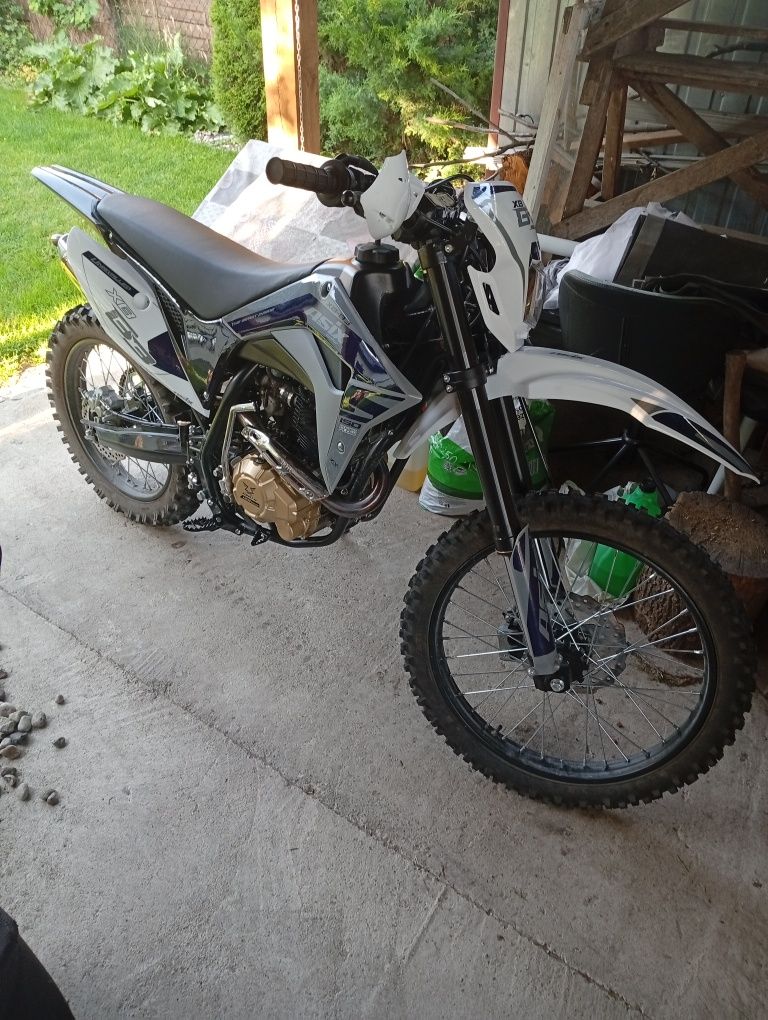 Motocykl cross asix