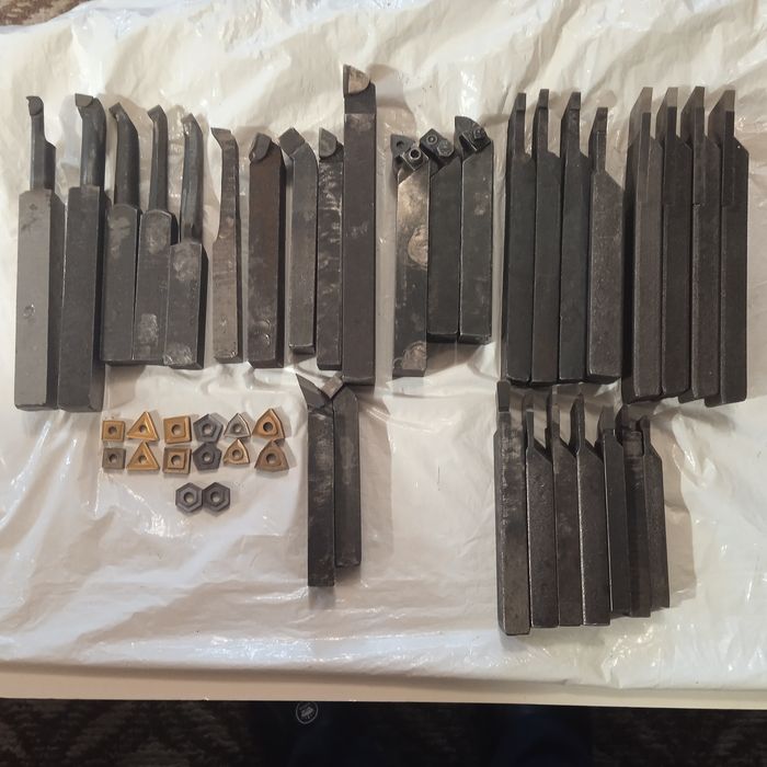 Продам токарные резцы и побидитовые пластины.