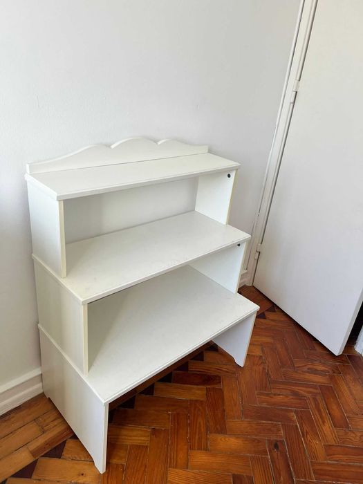 Cômoda com 4 gavetas em madeira maciça branca