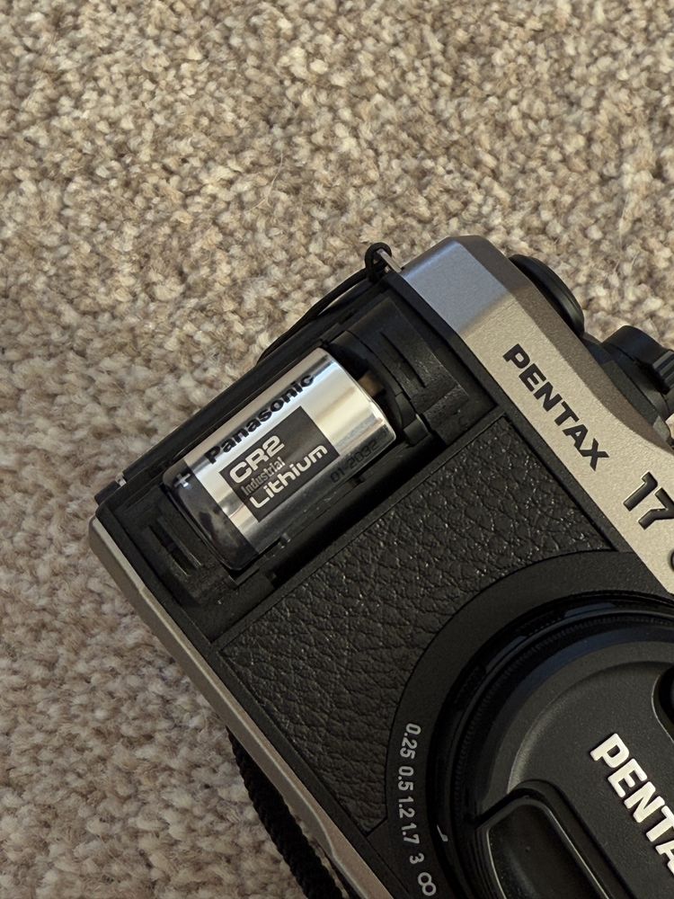 Pentax 17 ser.9010527 сучасна напівкадрова плівкова камера.