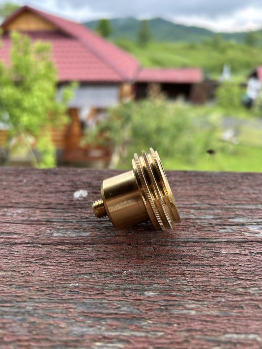 Адаптер для заправки газу в Європі