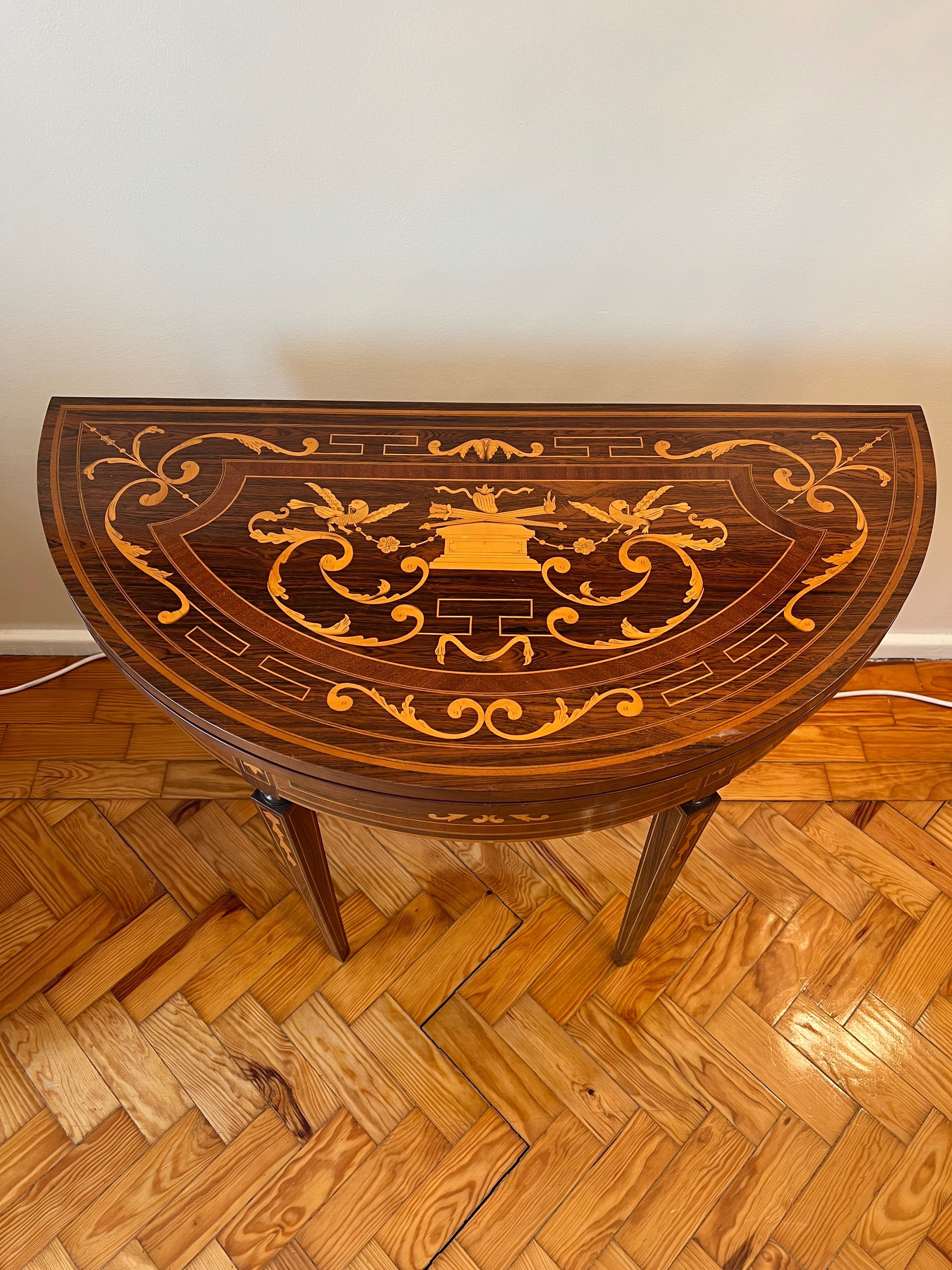 Mesa de jogo antiga estilo Dona Maria