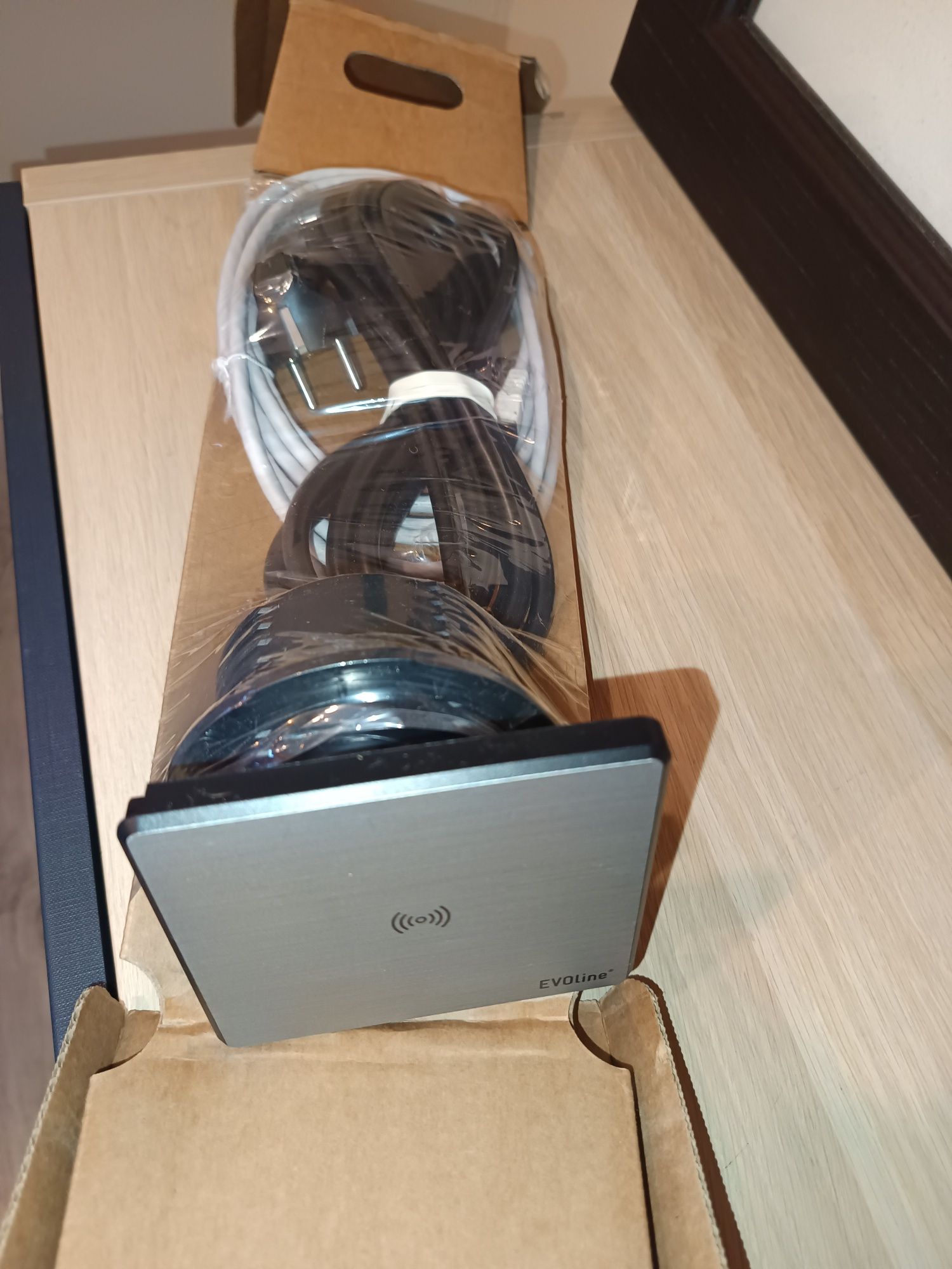 Tomada Evoline Square 80 com indução