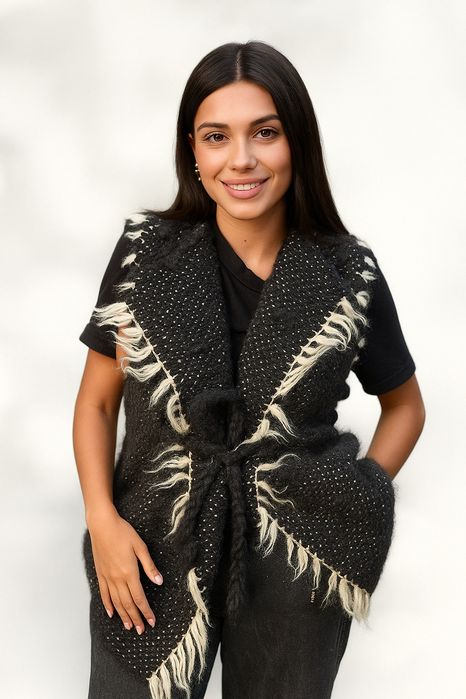 Гуня з овчини ,жилетка