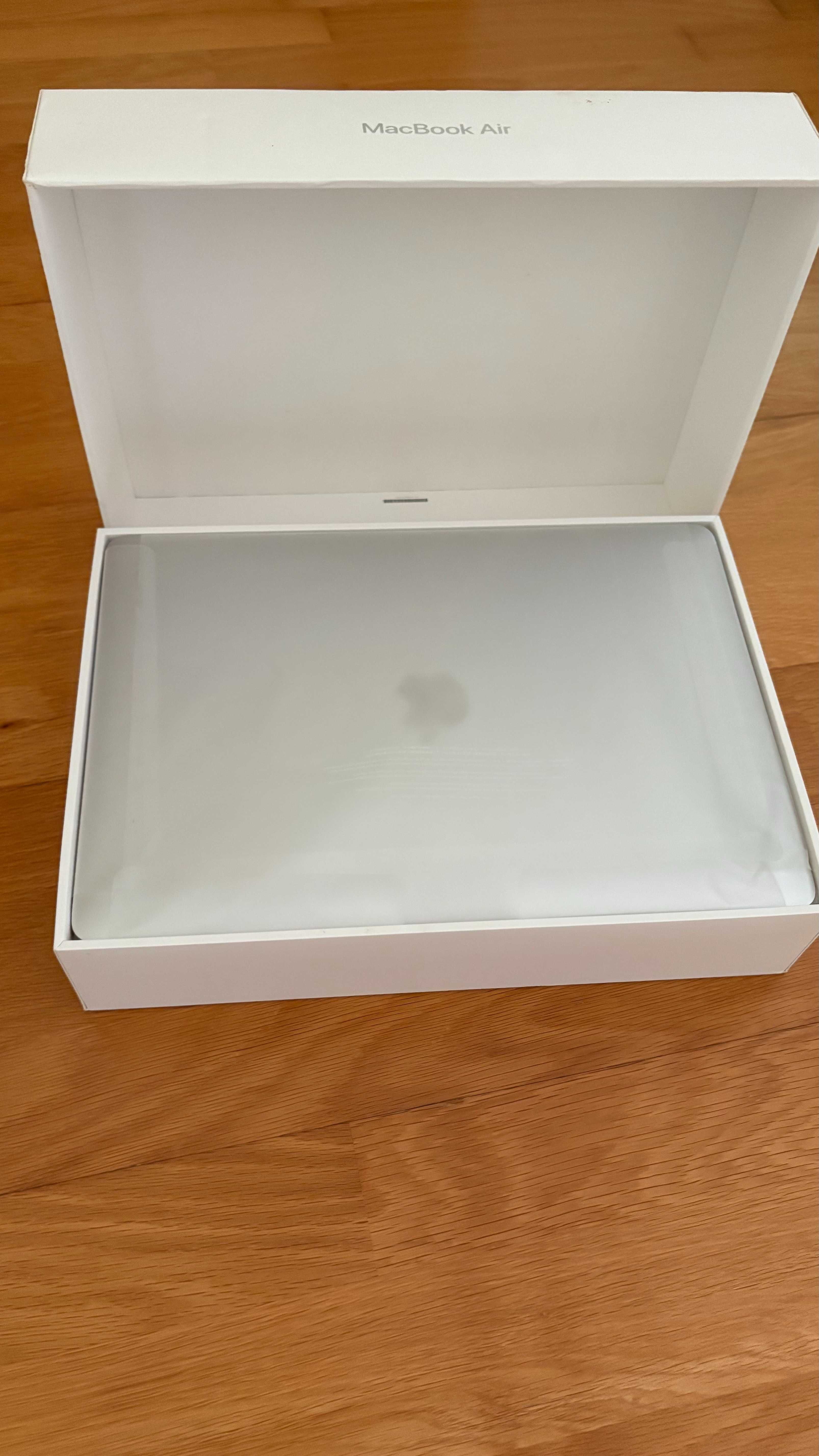 MacBook Air Silver 13.3/1.6Ghz/8GB/128GB