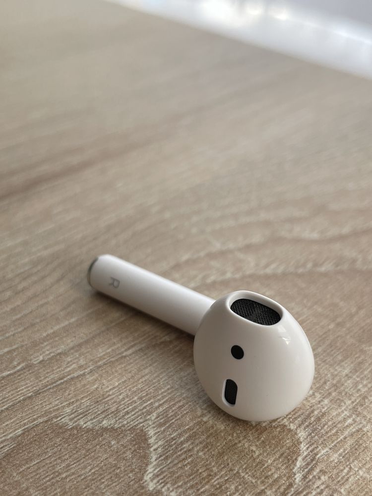 prawa słuchawka AirPods 2  Stan idealny