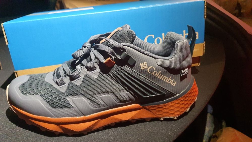 Sapatilhas Columbia, novas na caixa, 42,5