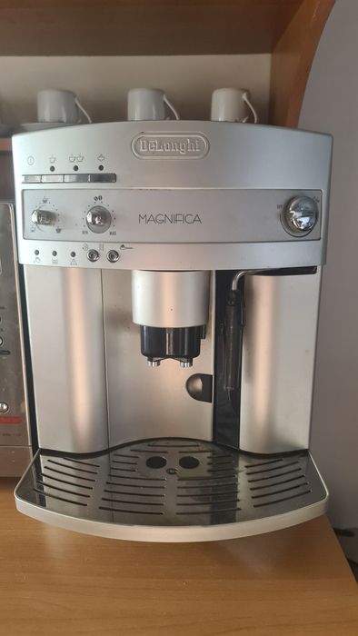 Кавомашина,кавоварка,кофеварка DeLonghi ESAM 3200 S Magnifica