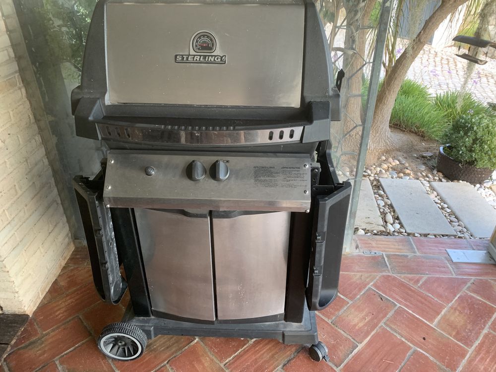 Barbecue a gas usado