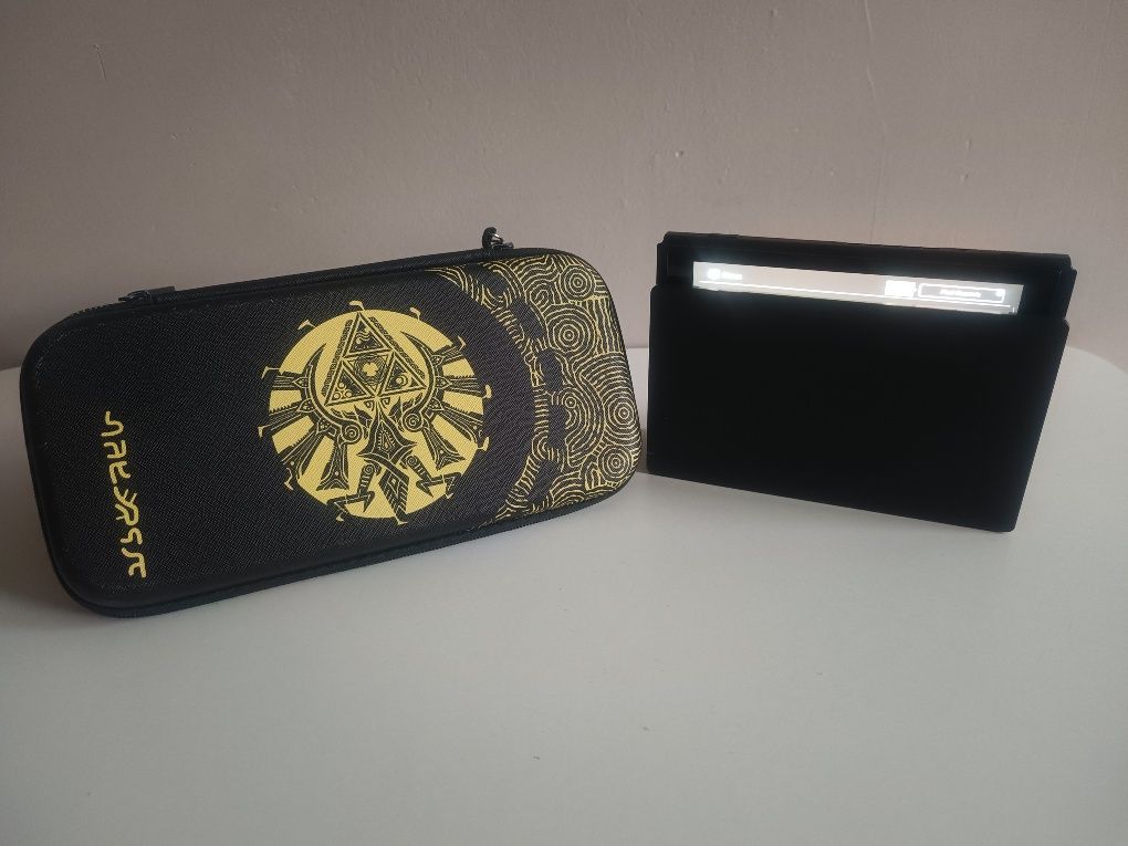 Nintendo Switch v2 + dock + etui