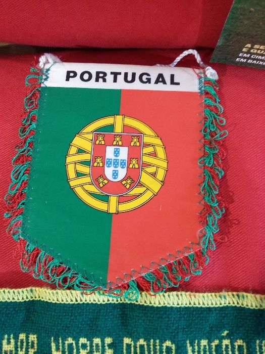 Poster com o Cristiano Ronaldo, cachecol, galhardete de Portugal