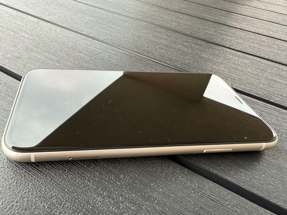 iPhone 11 64GB biały