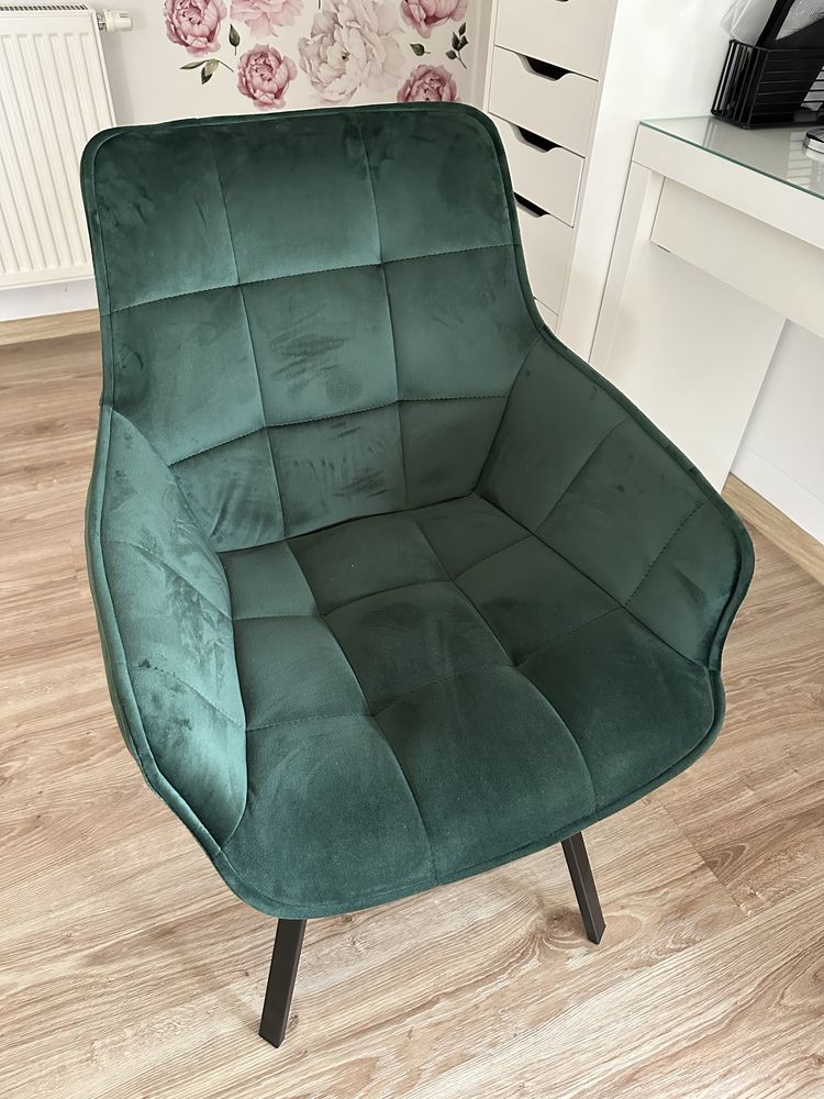 Tapicerowane zielone obrotowe krzesło