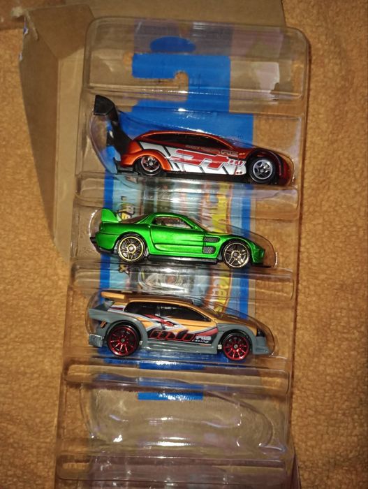 Машинки hot wleels